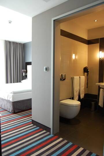 Фото номера Одноместный номер Отель Silver Hotel &amp; Gokart Center г. Щецин 2