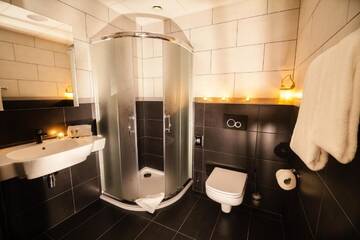 Фото номера Двухместный номер с 1 кроватью и собственной ванной комнатой Отель Vulcan Hotel г. Щецин 7