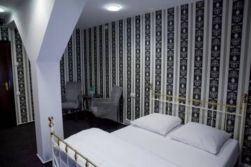 Фото номера Двухместный номер с 1 кроватью размера &quot;king-size&quot; Отели типа «постель и завтрак» Matejki 8 г. Щецин 23