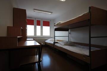 Фото номера Трехместный номер с общей ванной комнатой Хостелы Studencki Dom Marynarza Korab г. Щецин 4