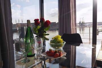 Фото номера Апартаменты с террасой Апартаменты Houseboat Porta Mare - Odradream г. Щецин 6