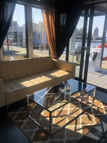 Фото номера Апартаменты с 2 спальнями Апартаменты Houseboat Porta Mare - Odradream г. Щецин 3