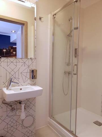Фото номера Трехместный номер с ванной комнатой Хостелы Hostel Annamarie г. Щецин 7